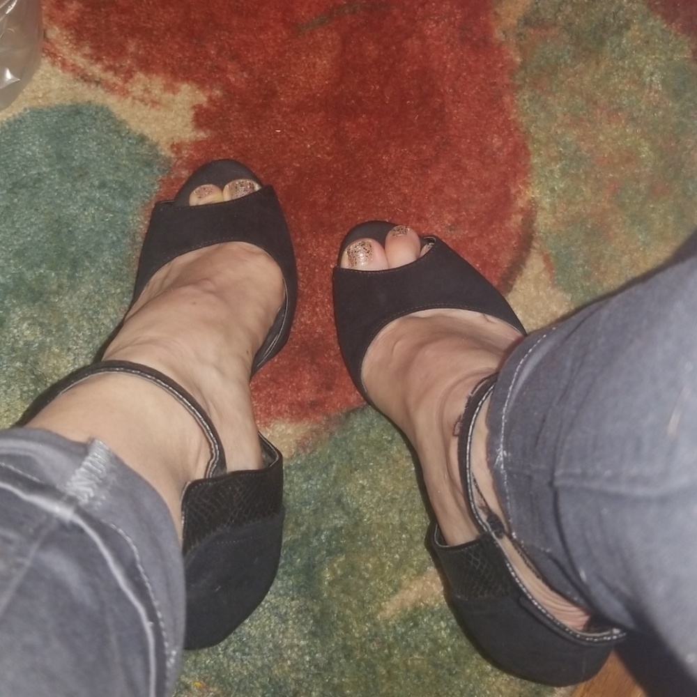 Shoes - Picture 3 of 4